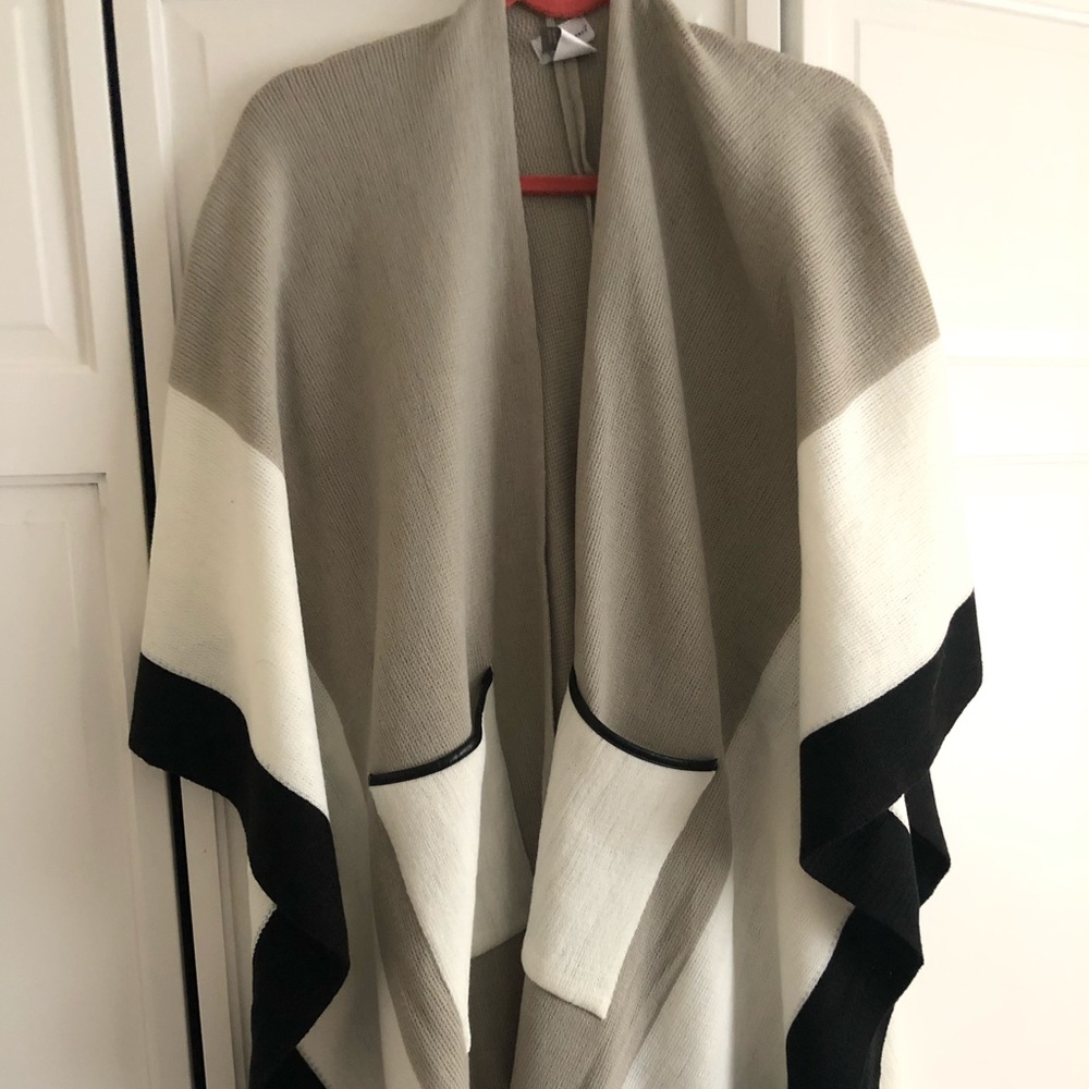 NWT soft sweater shawl